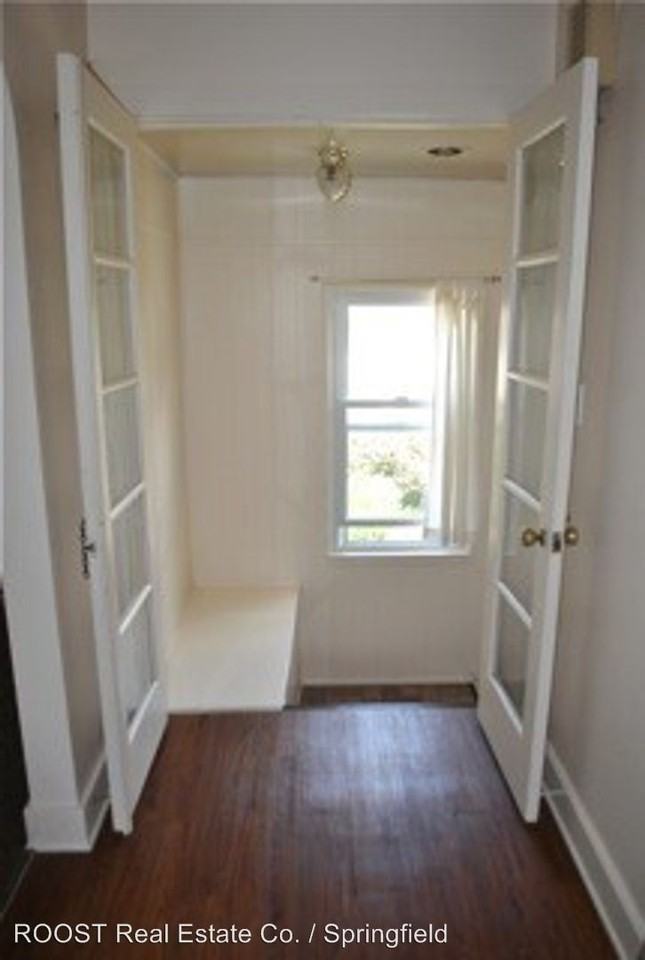 305 1/2 1/2 N Burnett Road - Photo 2 of 17