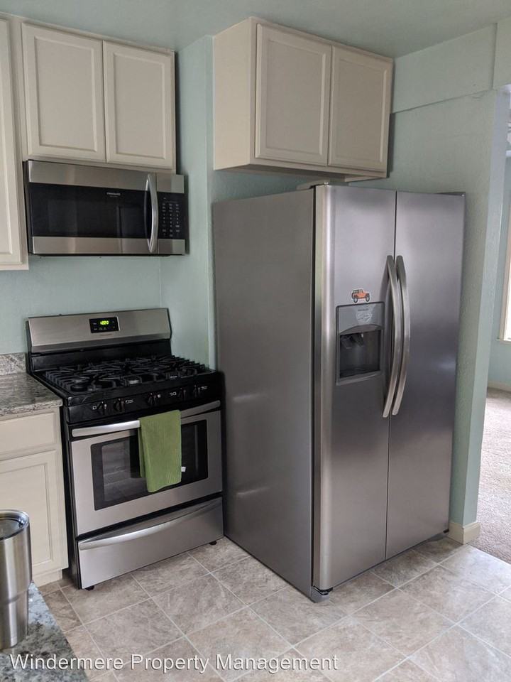 3203 Forest Drive - Photo 3 of 9