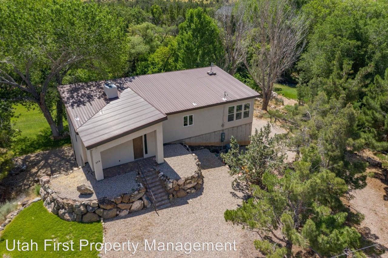 579 Cottonwood Dr - Photo 2 of 35