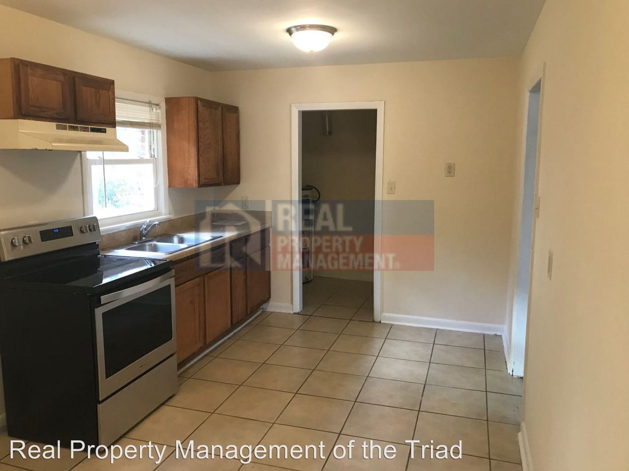 1221 Woodbriar Ave - Photo 2 of 8