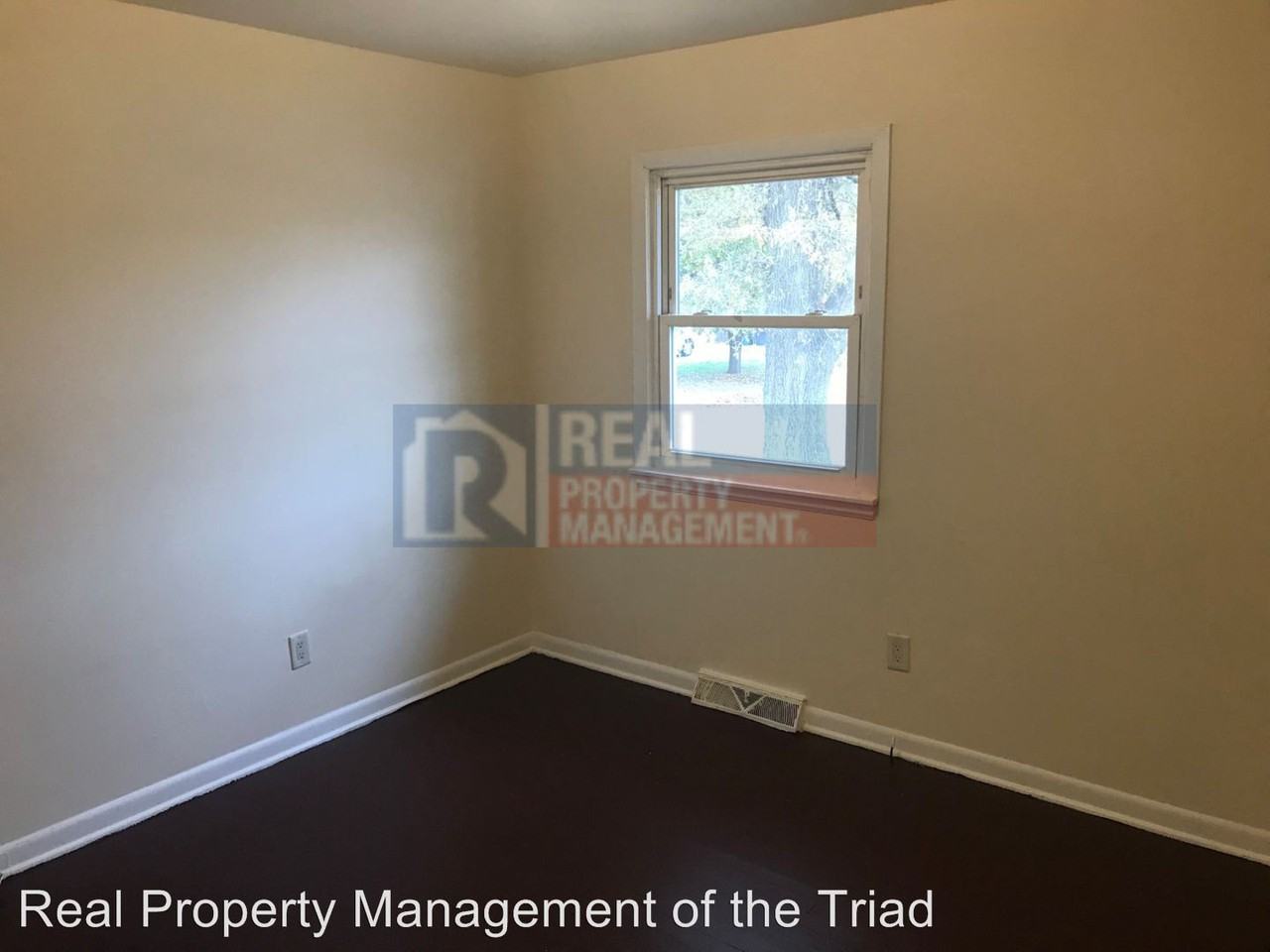 1221 Woodbriar Ave - Photo 3 of 8