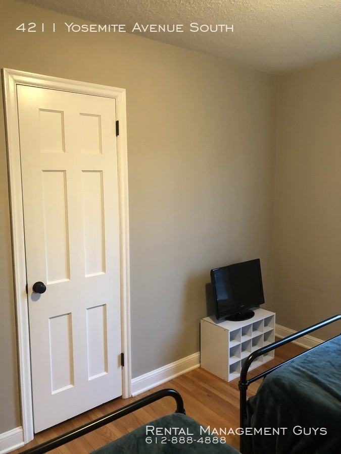 4211 Yosemite Avenue South - Photo 3 of 30