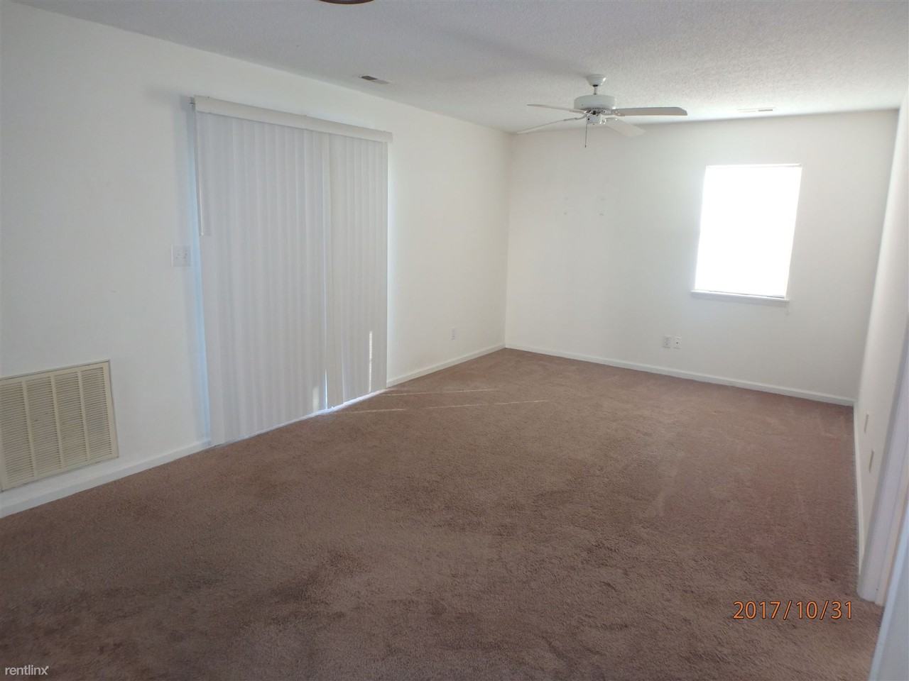 1637 Hollow Dr - Photo 3 of 10