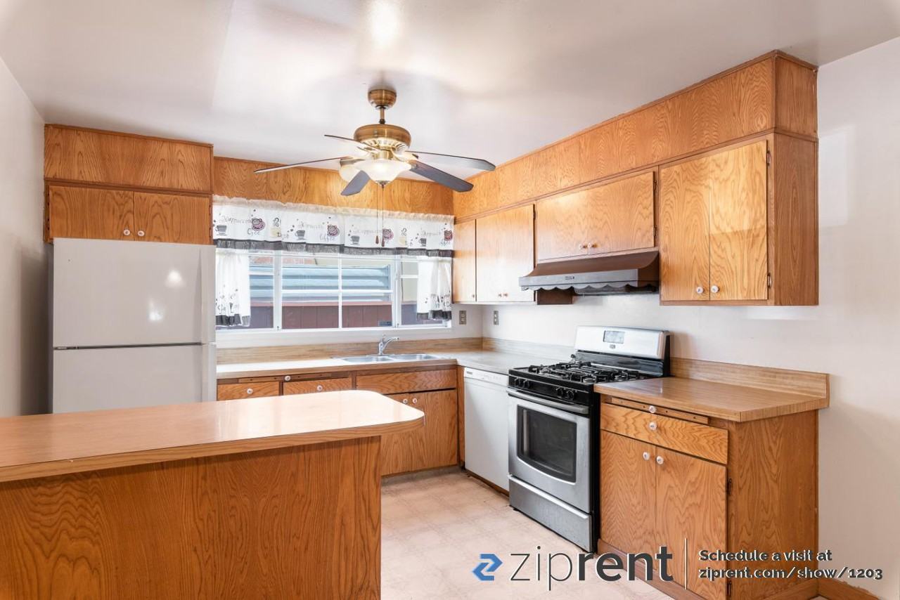 820 Barker Ave - Photo 3 of 15