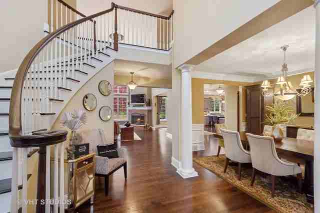 1004 Ridgeview - Photo 3 of 34