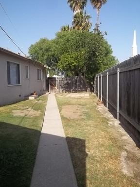 2265 Clark Ave - Photo 3 of 17