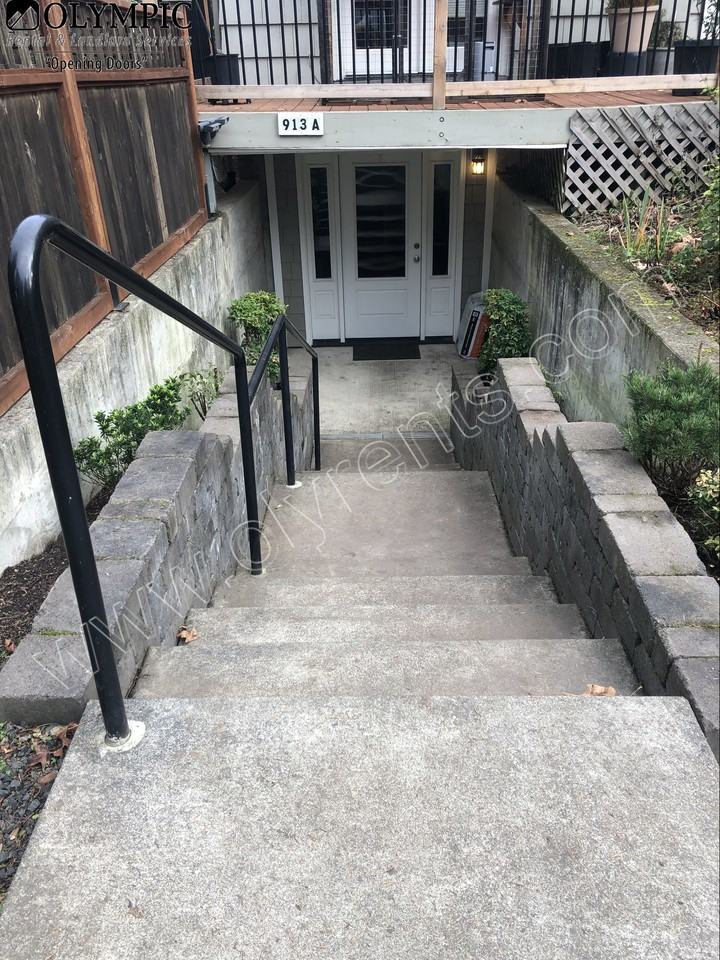 913 Sw 5Th Ave - Photo 2 of 10