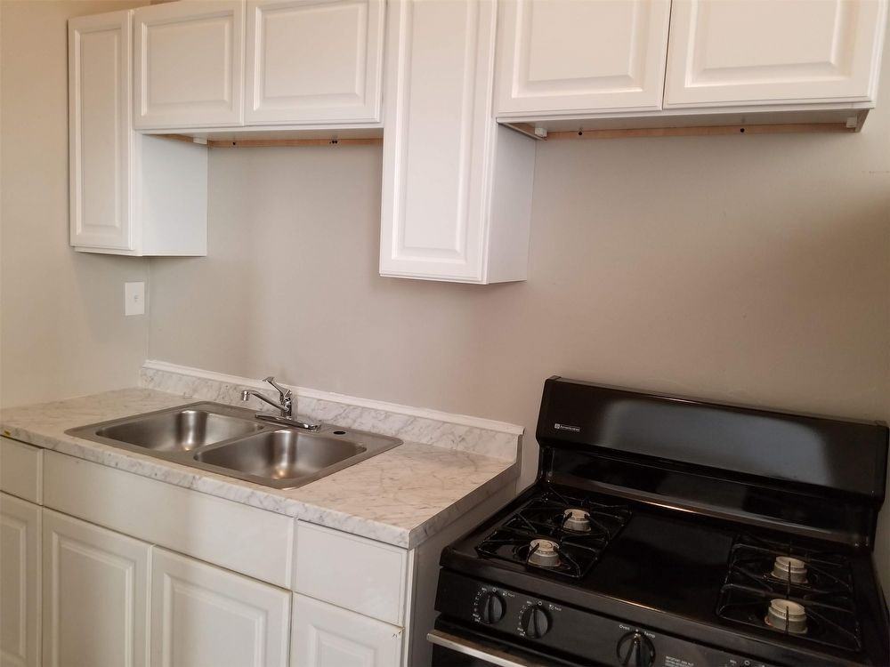 571 E. Rich Street - 7 - Photo 2 of 11