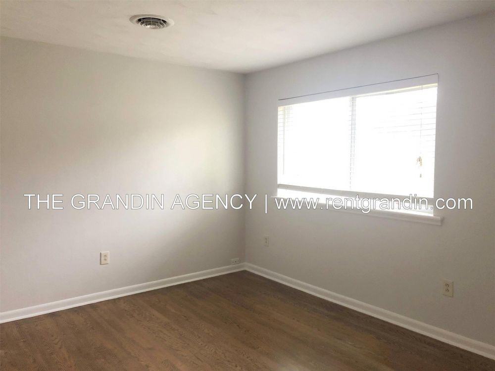 1470 Greenbrier Avenue Southeast - Photo 2 of 22