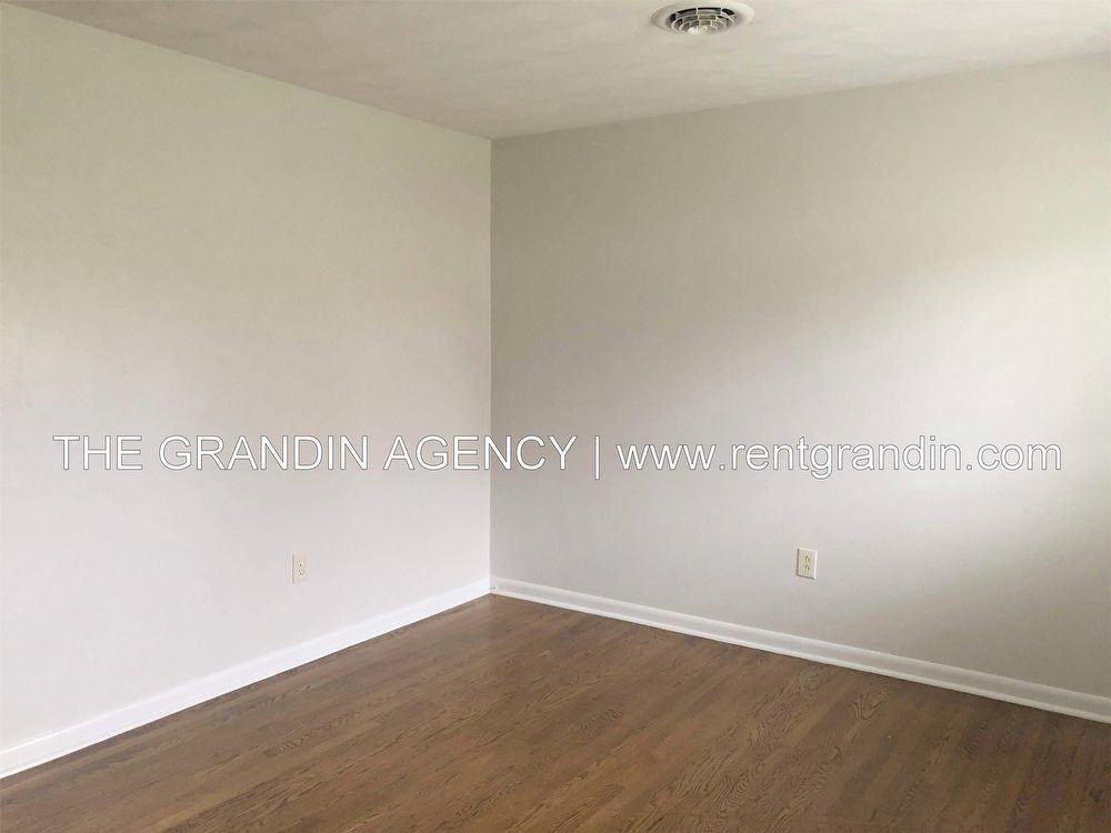 1470 Greenbrier Avenue Southeast - Photo 3 of 22