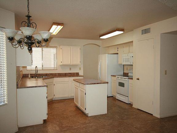 3130 W Baylor Ln - Photo 2 of 14