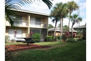 Carlyle Court - Photo 2 of 13