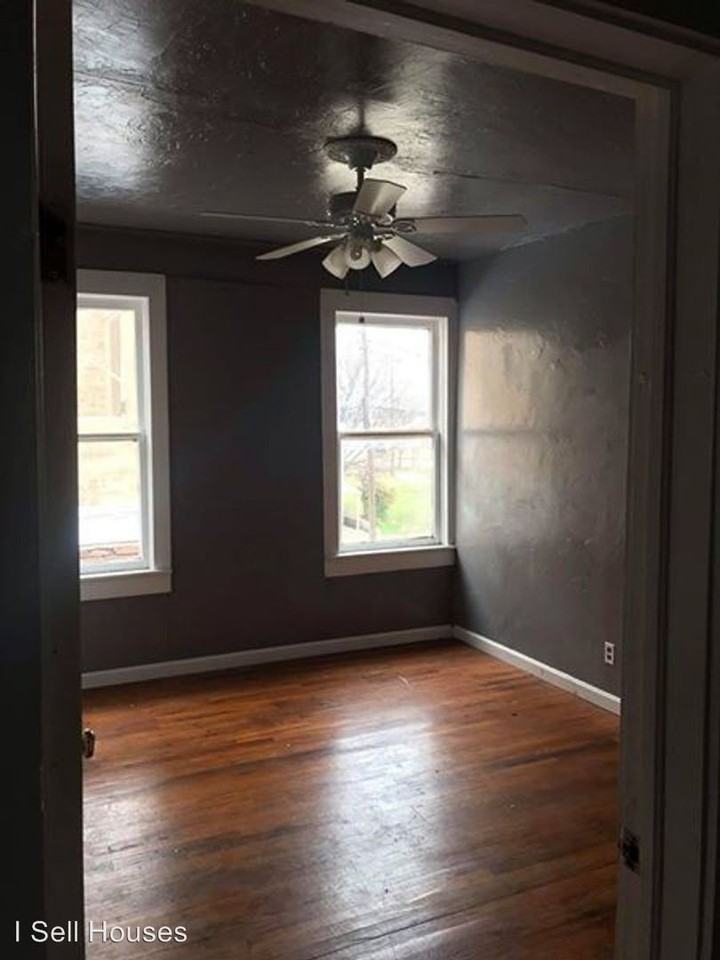 118-120 1/2 N Washington - Photo 3 of 3