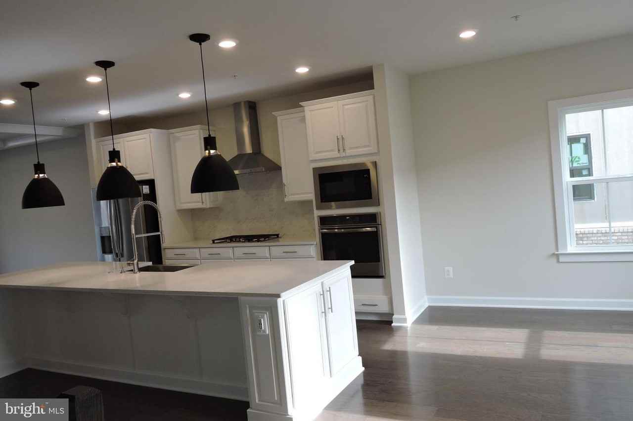 44654 Provincetown Drive - Photo 2 of 24