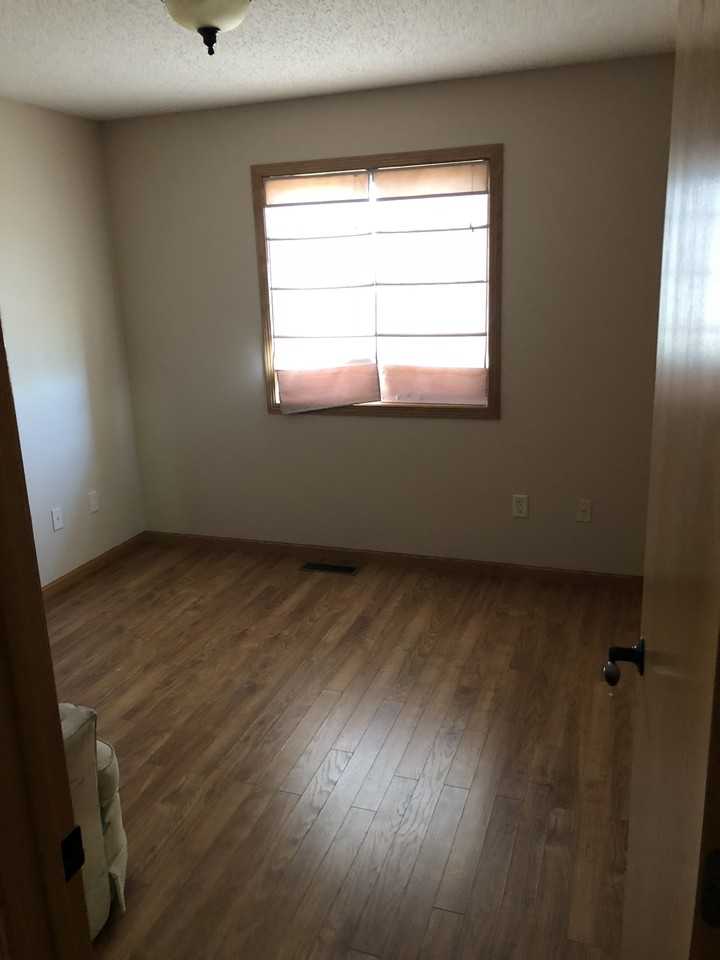 17372 123rd Street Southeast - Photo 3 of 10