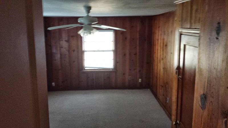 2600 NW 37th St - Photo 2 of 8