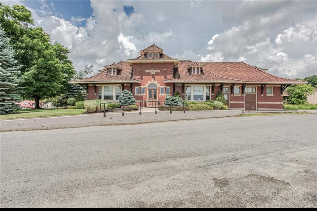 227 W Main St - Photo 2 of 35