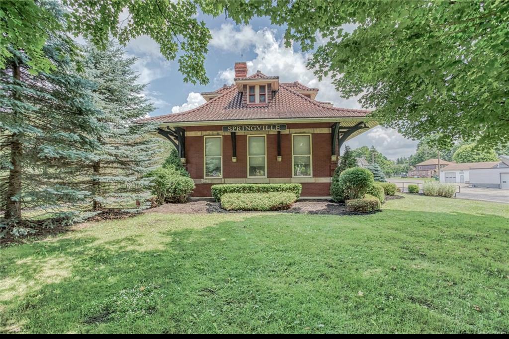 227 W Main St - Photo 3 of 35