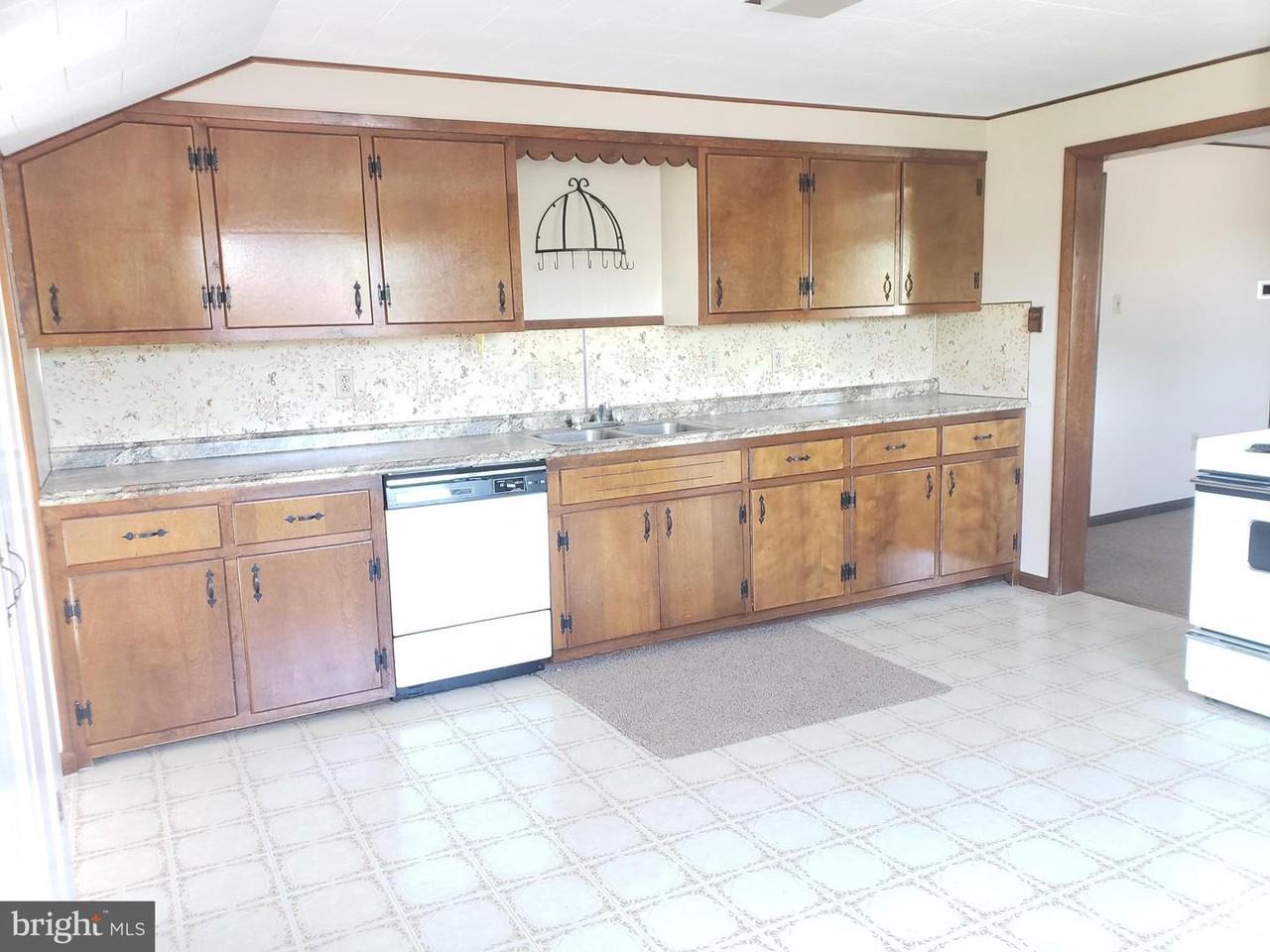 216 N Front Street - Photo 3 of 4