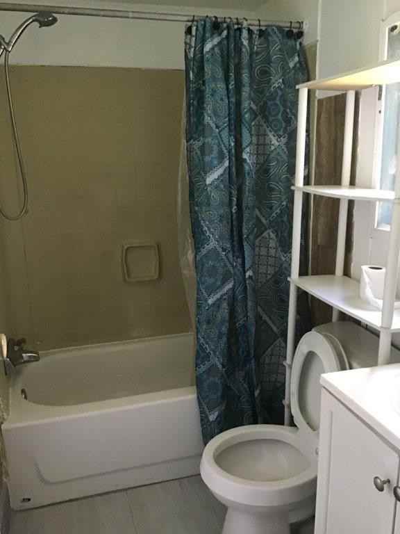 375 West Fletcher Street - Photo 2 of 7