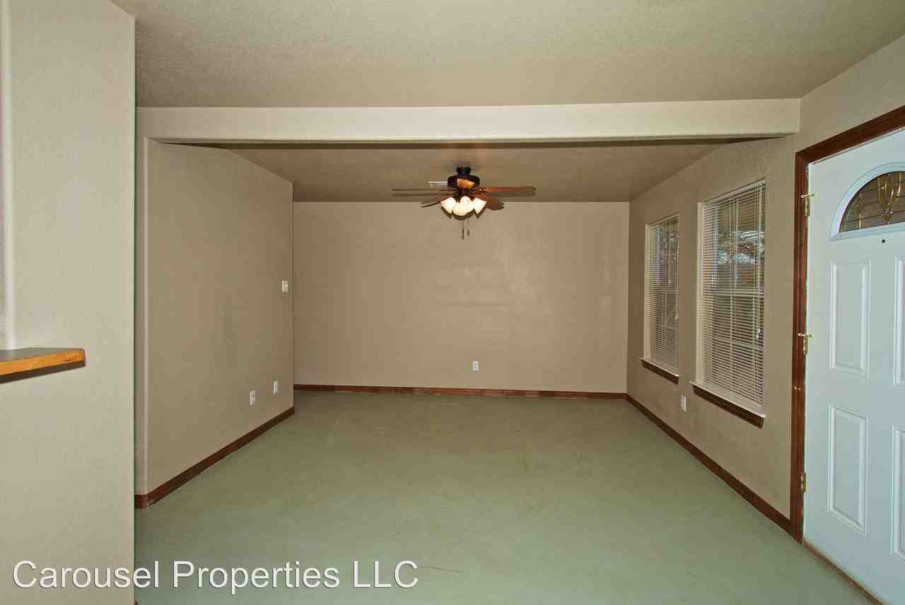 11006 Shady Oaks - Photo 3 of 25