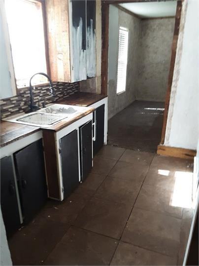 208 West Apache Street - Photo 2 of 4