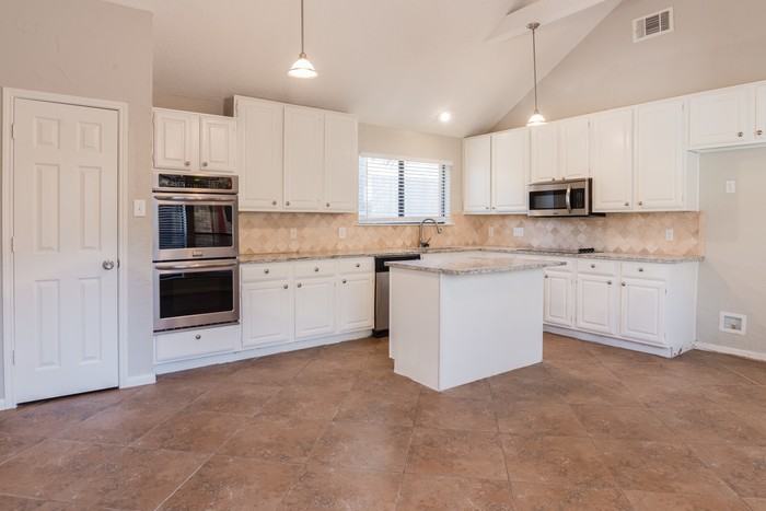 508 Holliday Lane - Photo 3 of 10