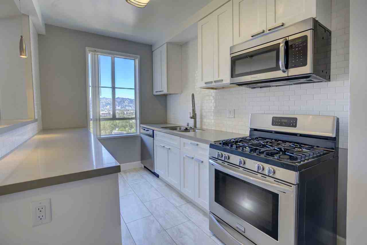 Park La Brea - Photo 4 of 50