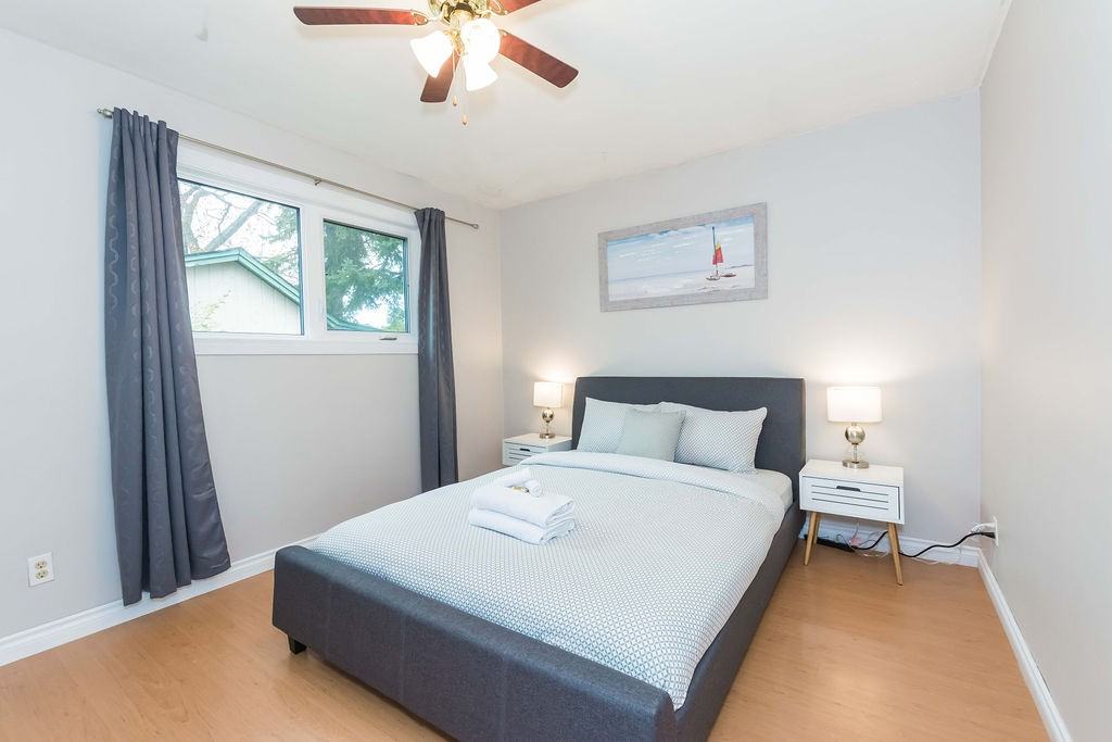 13332 106 Street Northwest Main Floor - Photo 3 of 11