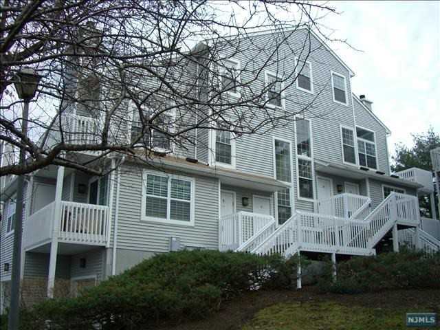 11 Regency Circle - Photo 2 of 15