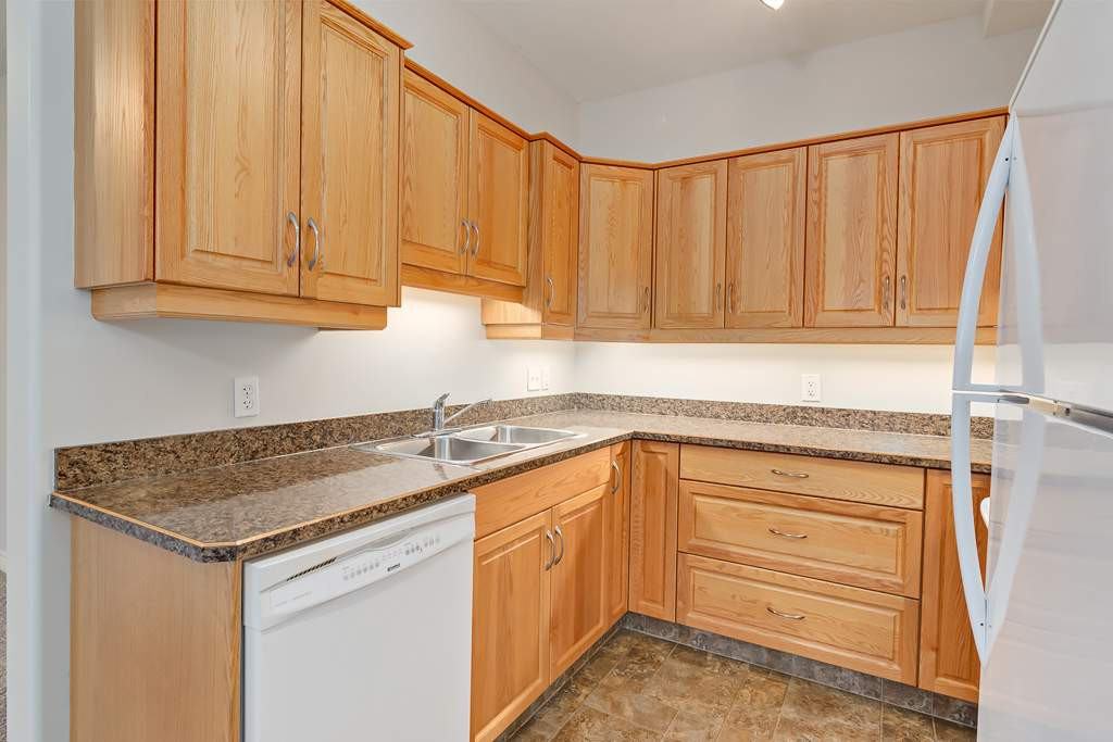 Katherine Manor - Photo 2 of 16