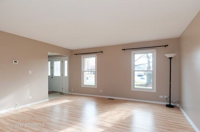 668 Niagara - Photo 2 of 10