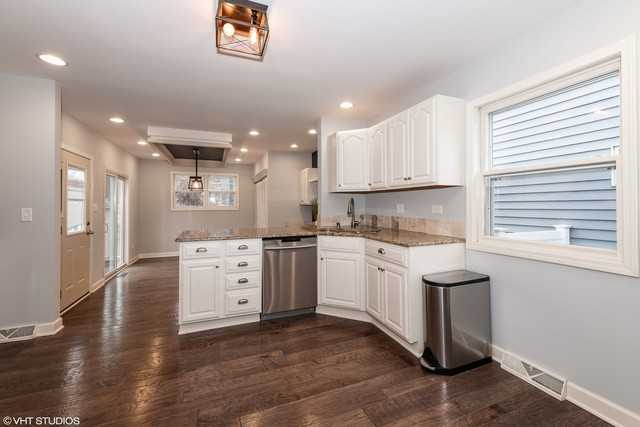 1331 Main - Photo 3 of 17