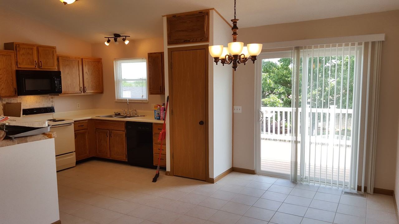 247 Rose Wind Dr - Photo 2 of 10