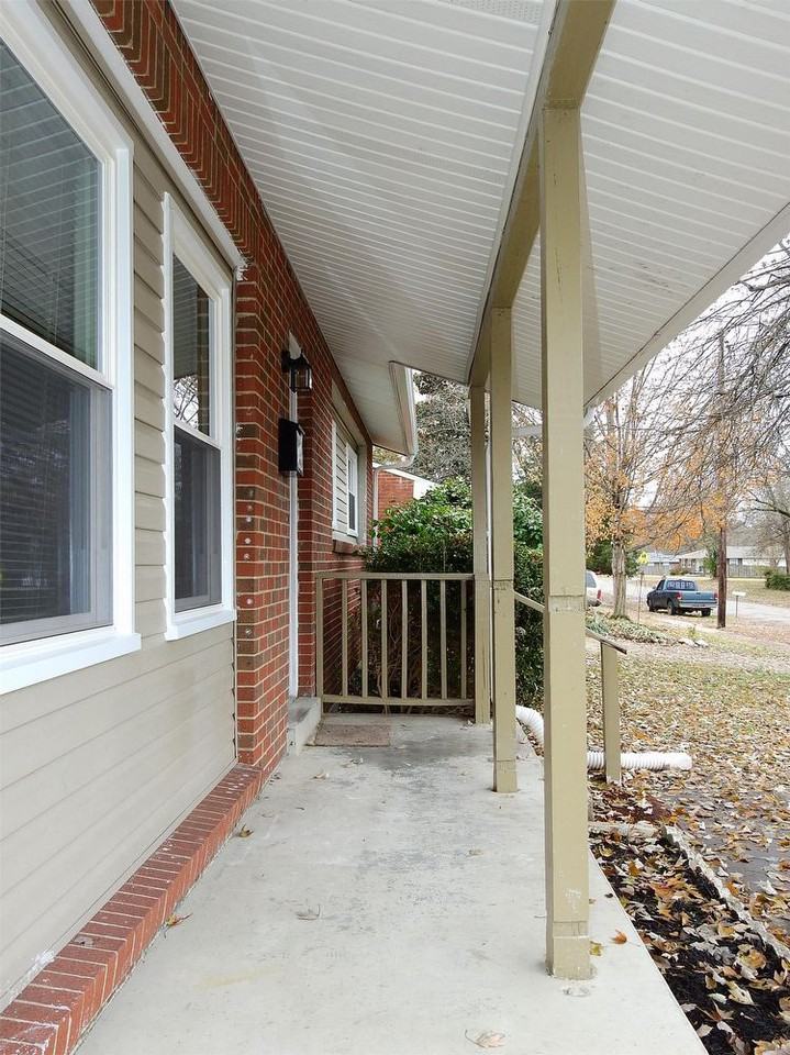 9813 East Avenue - Photo 3 of 32