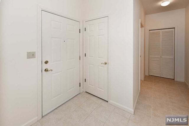 100 Ridgewood Road Unit 105 - Photo 3 of 21