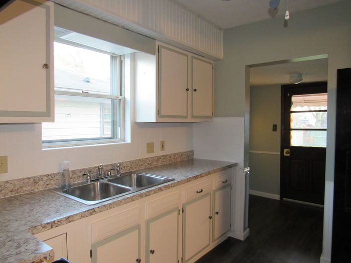 1304 Kellogg Avenue - Photo 2 of 18