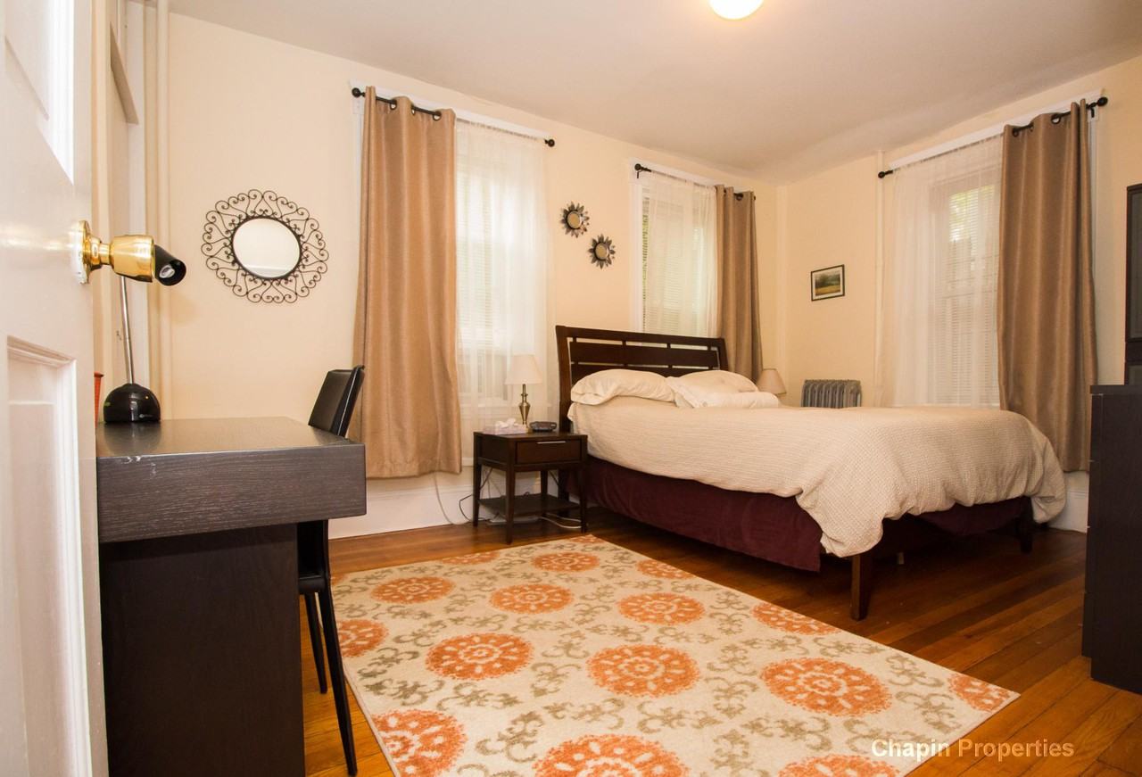 636 Washington St - Photo 3 of 10