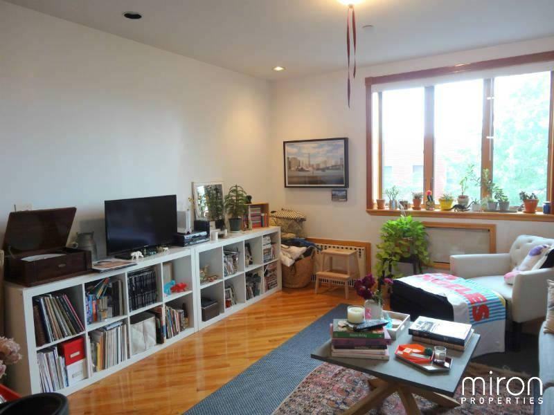 Calyer St #3BB - Photo 2 of 5