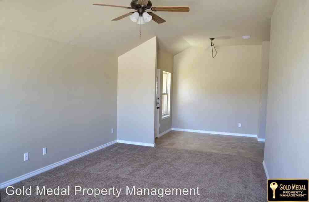 303 Sladecek Dr - Photo 3 of 28