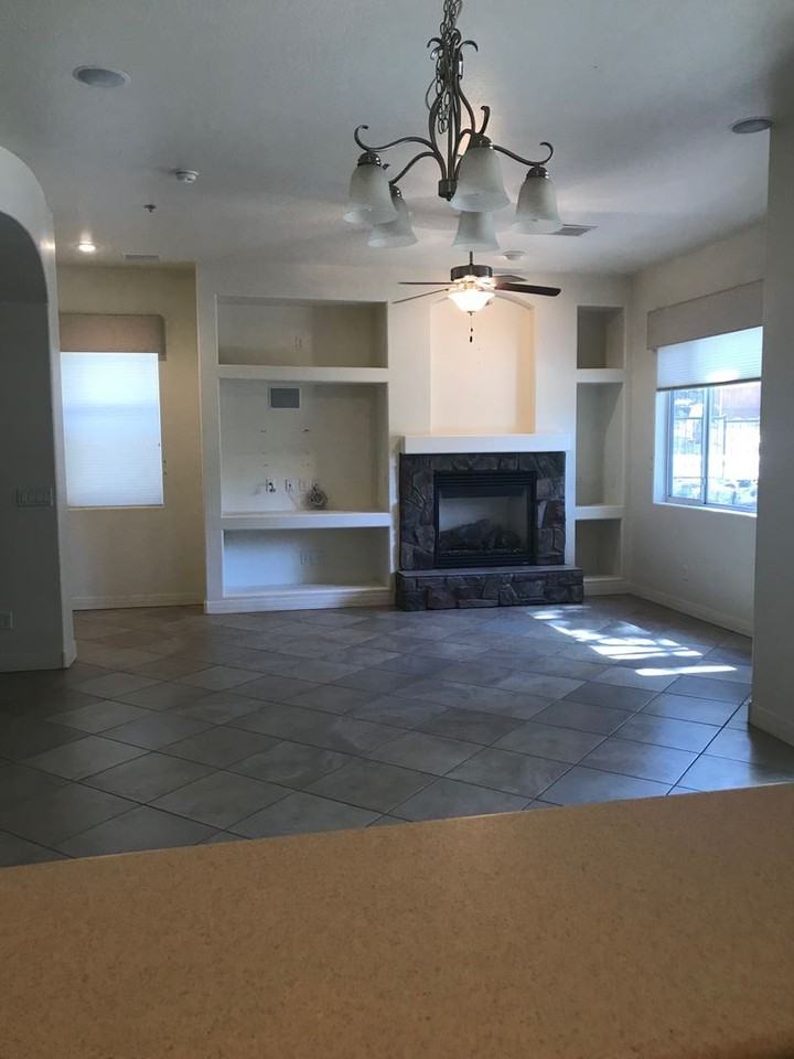 1045 E. Sterling Ln - Photo 3 of 8