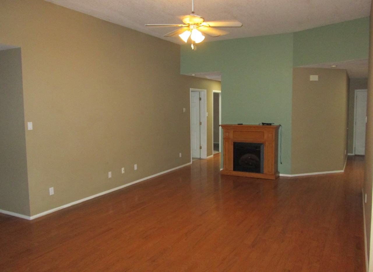 7417 Saratoga Ln - Photo 2 of 10