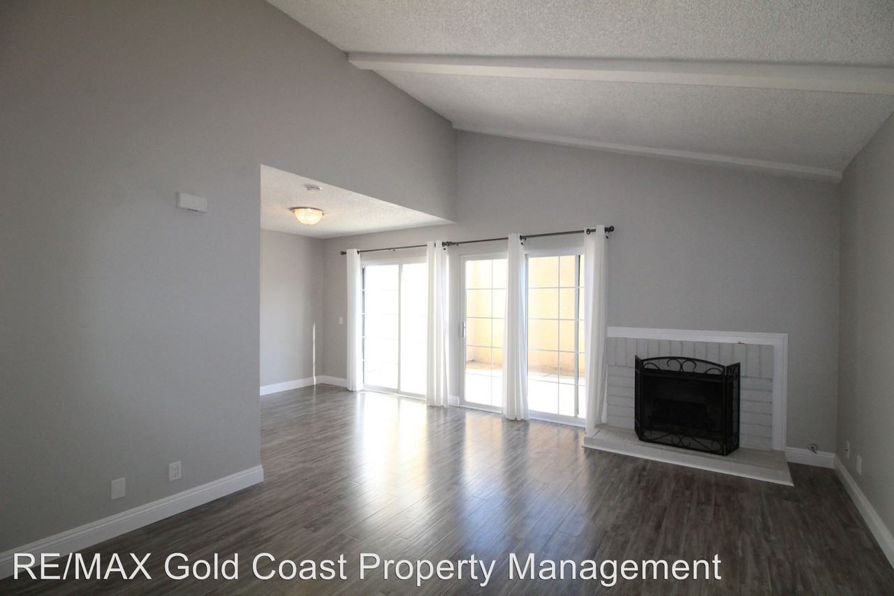 917 Catamaran Street - Photo 2 of 24