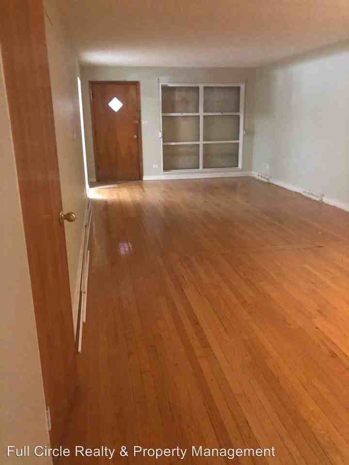 9100 S Essex Ave - Photo 3 of 8