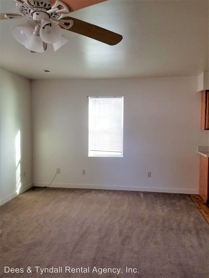 407 Se Third Street - Photo 3 of 7