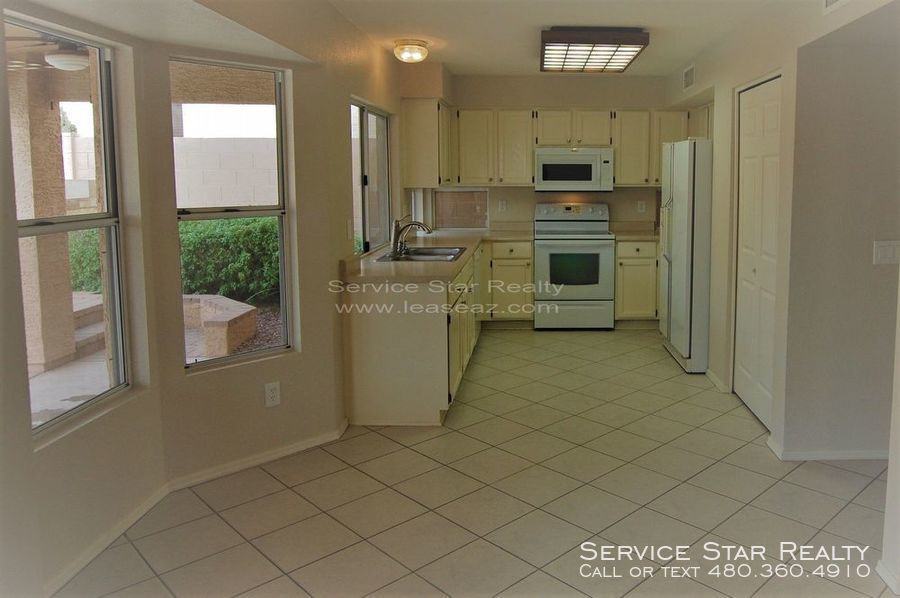 1204 E Silverwood Dr - Photo 3 of 33