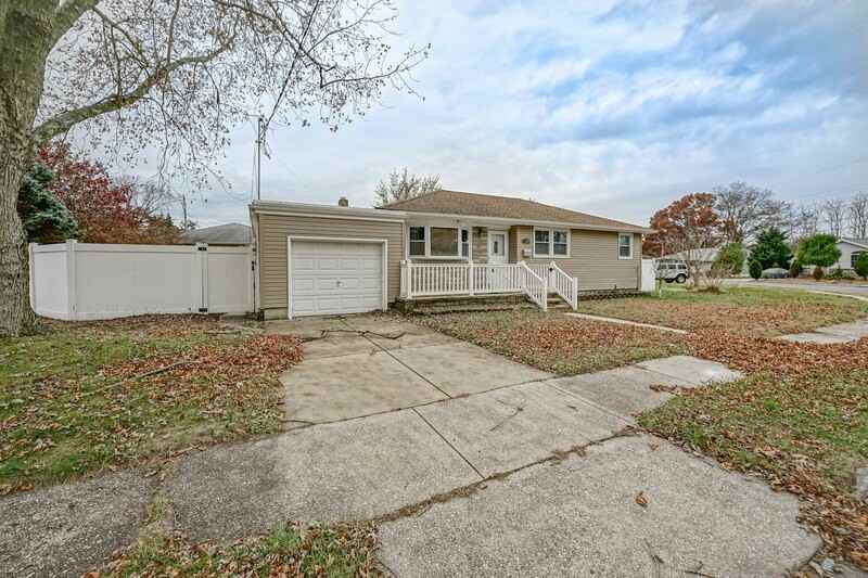 703 Debora St - Photo 2 of 10