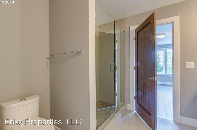 1910 Se Clatsop St. - Photo 2 of 14