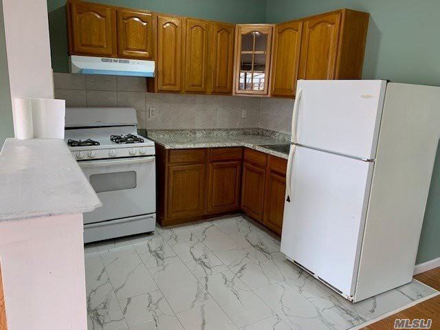 10534 105-34 77 Street - Photo 3 of 11