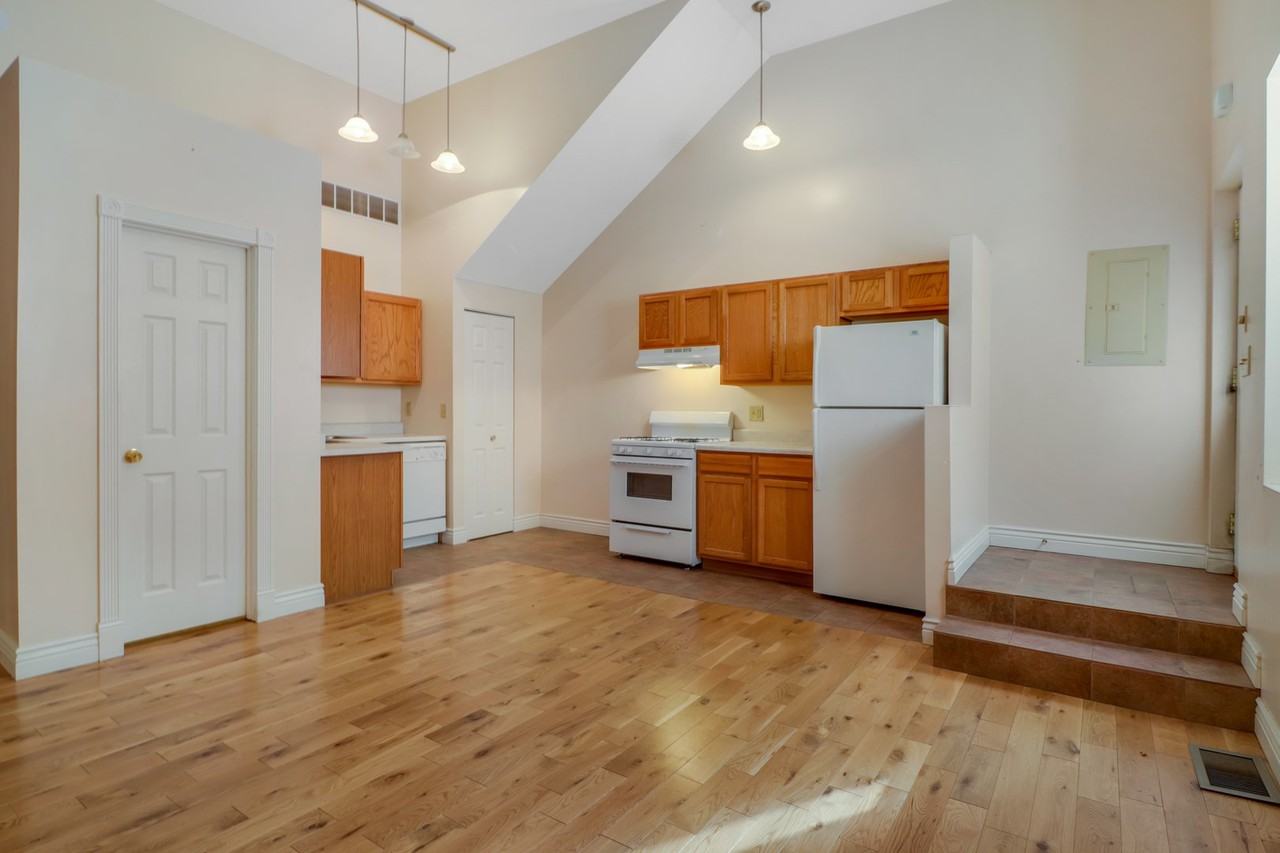 213 E Front St 3 - Photo 3 of 19